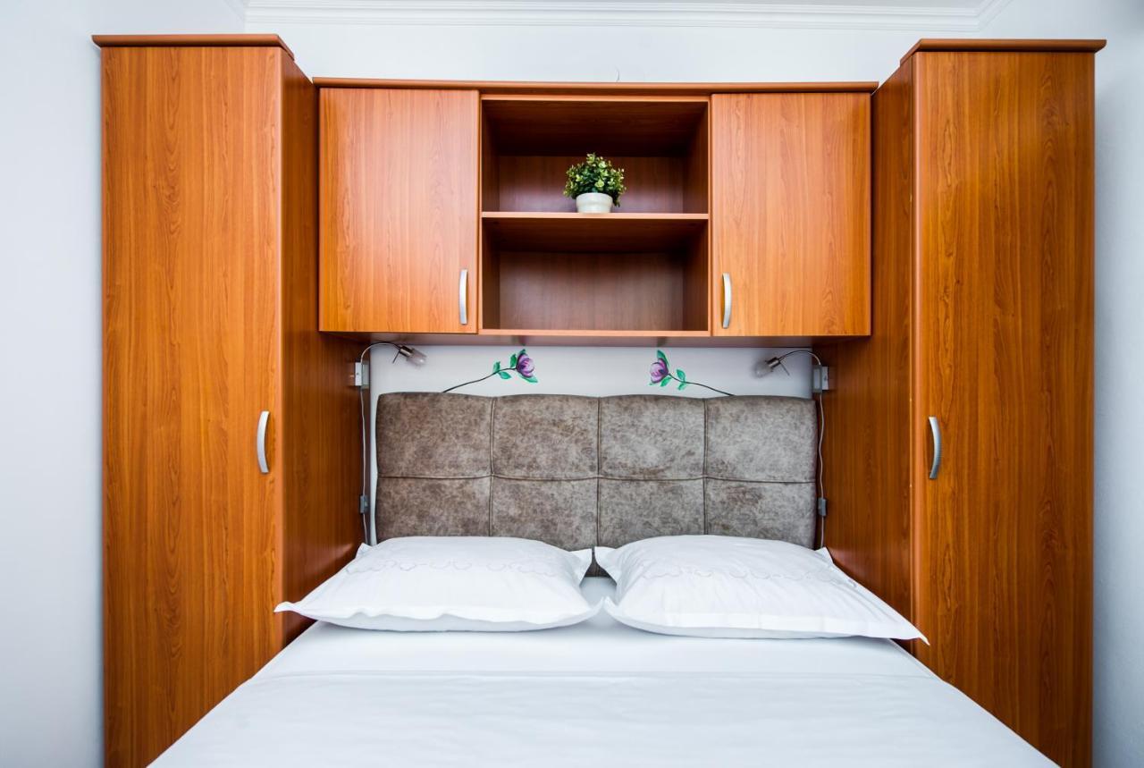 Apartments Nino Podstrana Luaran gambar