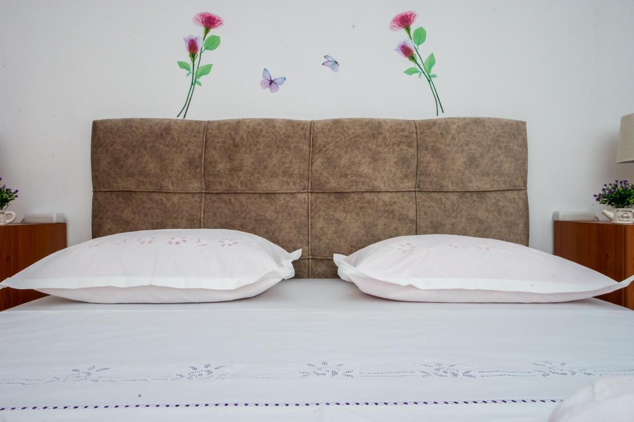 Apartments Nino Podstrana Luaran gambar
