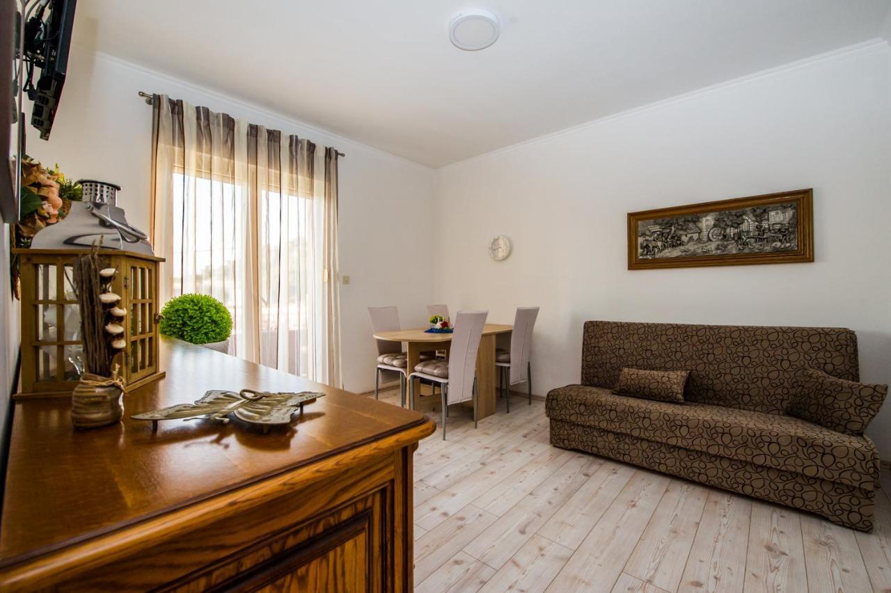 Apartments Nino Podstrana Luaran gambar