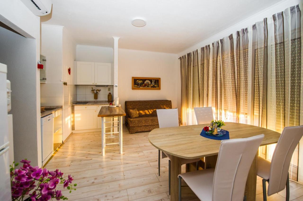Apartments Nino Podstrana Luaran gambar