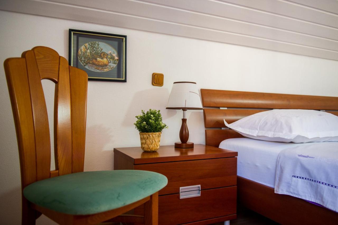 Apartments Nino Podstrana Luaran gambar