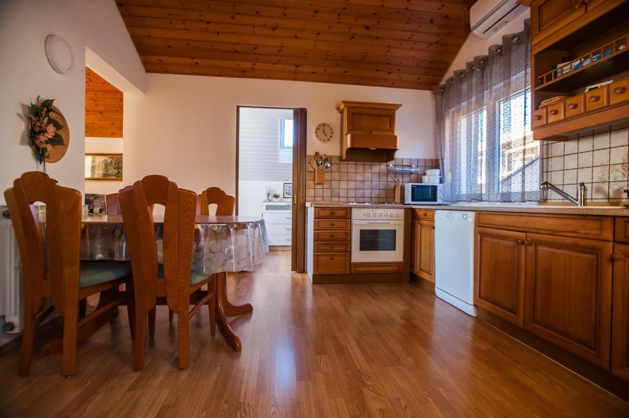 Apartments Nino Podstrana Luaran gambar