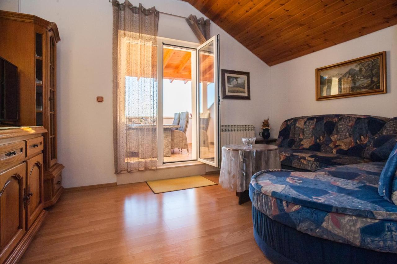 Apartments Nino Podstrana Luaran gambar