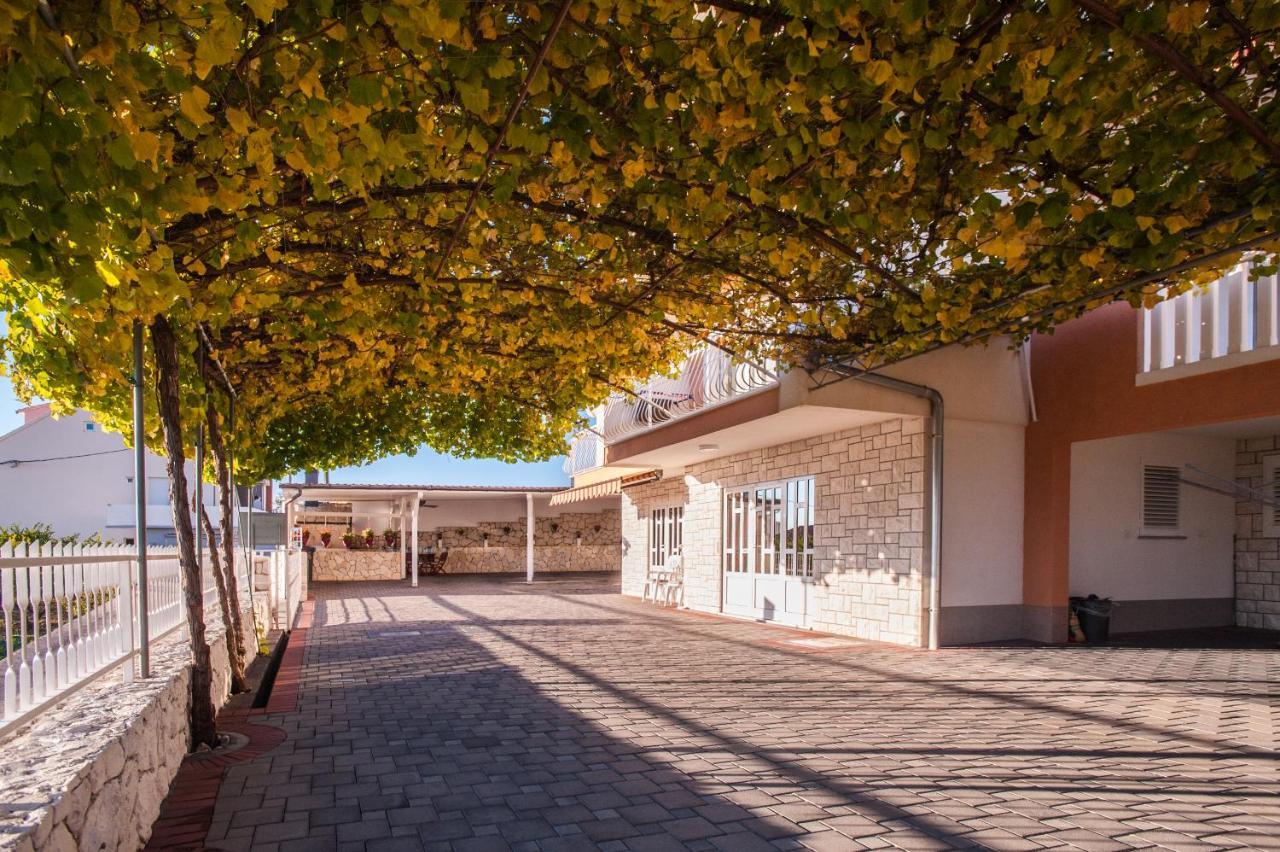 Apartments Nino Podstrana Luaran gambar