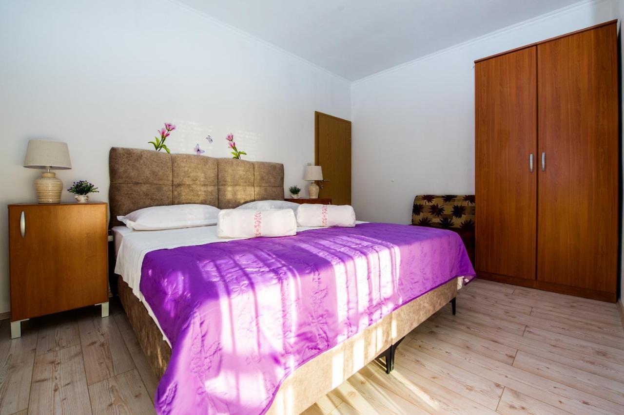 Apartments Nino Podstrana Luaran gambar